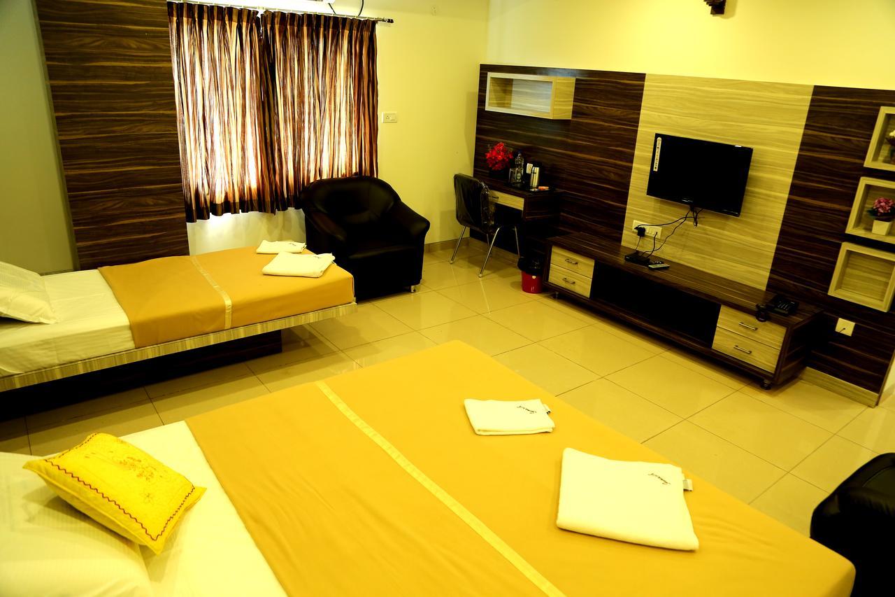 Samarth Residency Hotell Hosapete Exteriör bild