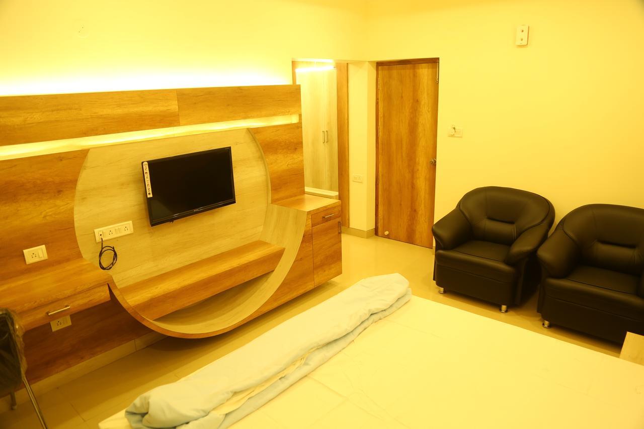 Samarth Residency Hotell Hosapete Exteriör bild