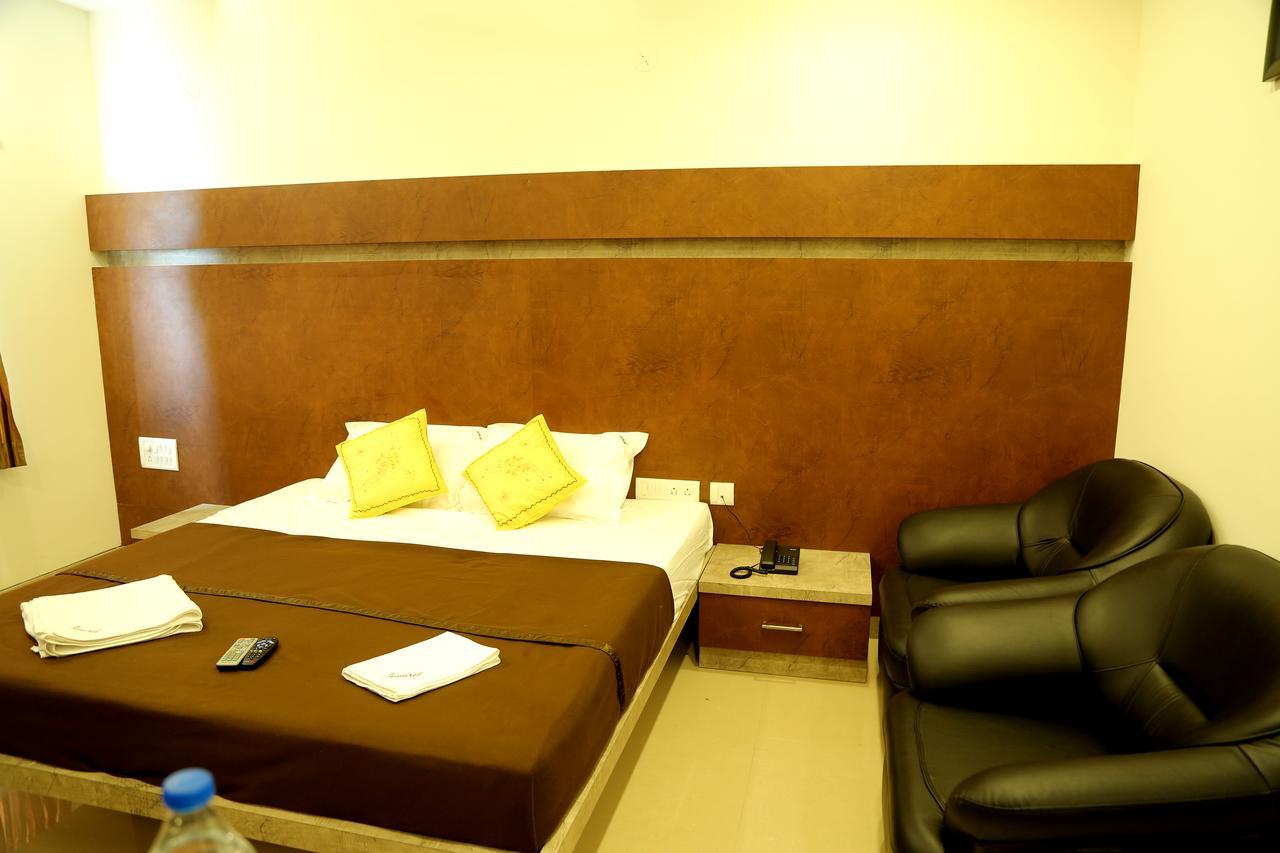 Samarth Residency Hotell Hosapete Exteriör bild
